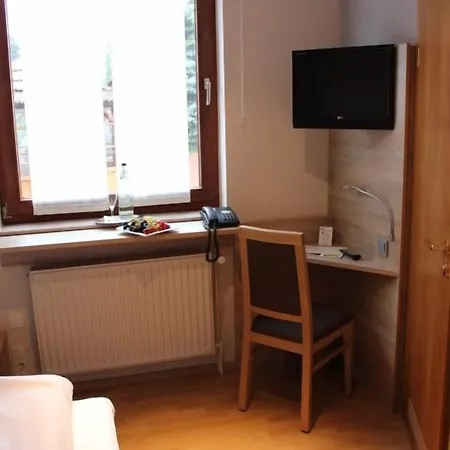 Dreimaedelhaus