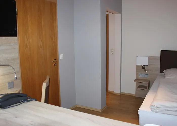 Dreimaedelhaus Hotel 3*